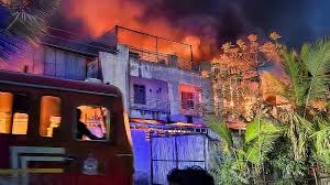महाराष्ट्र के सोलापुर स्थित फैक्ट्री में आग लगने से तीन महिलाओं और एक बच्चे सहित कम से कम 8 लोगों की मौत